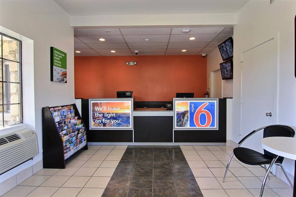 Motel 6 Austin, Tx - Central Downtown Ut 외부 사진