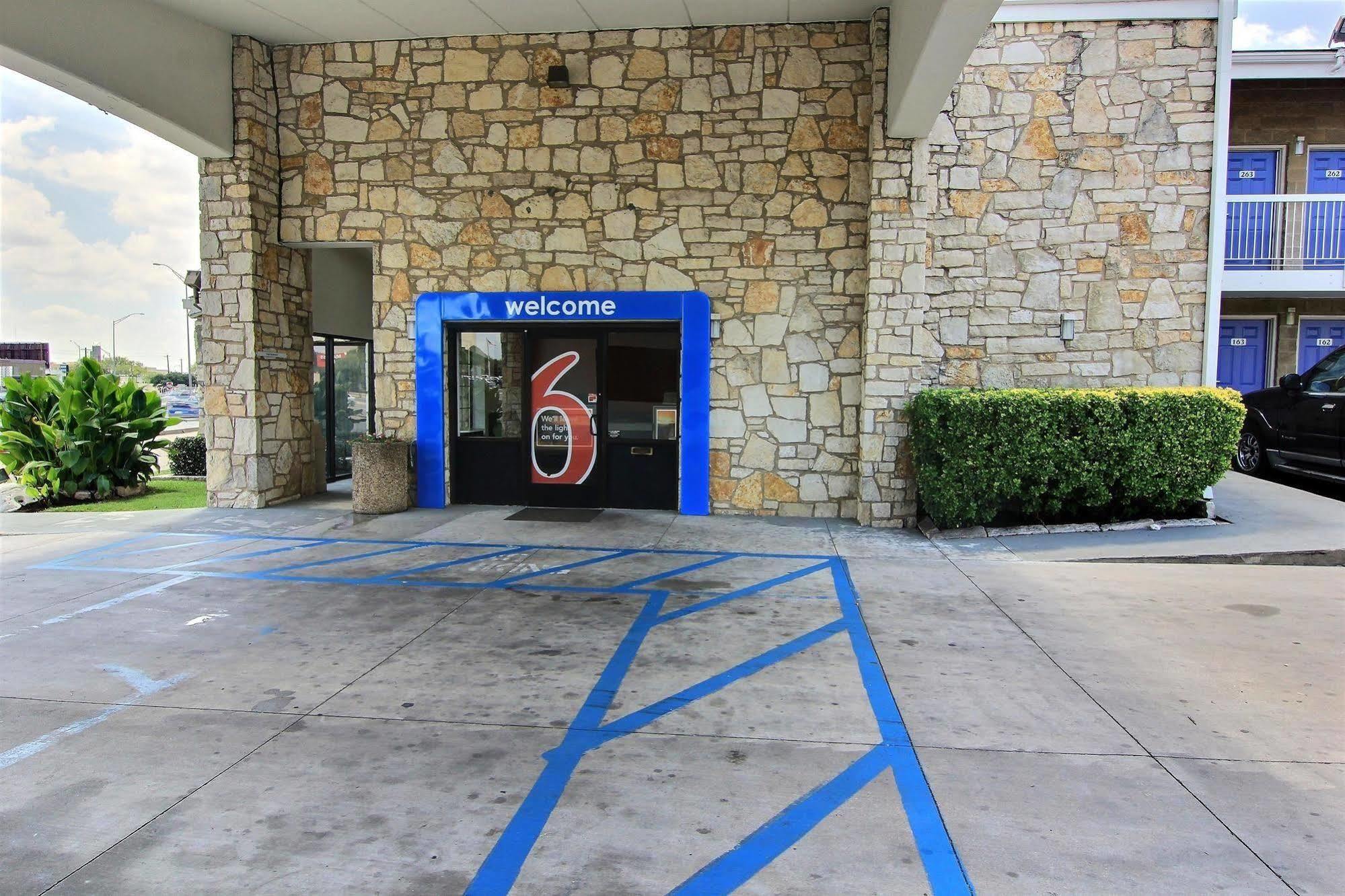 Motel 6 Austin, Tx - Central Downtown Ut 외부 사진