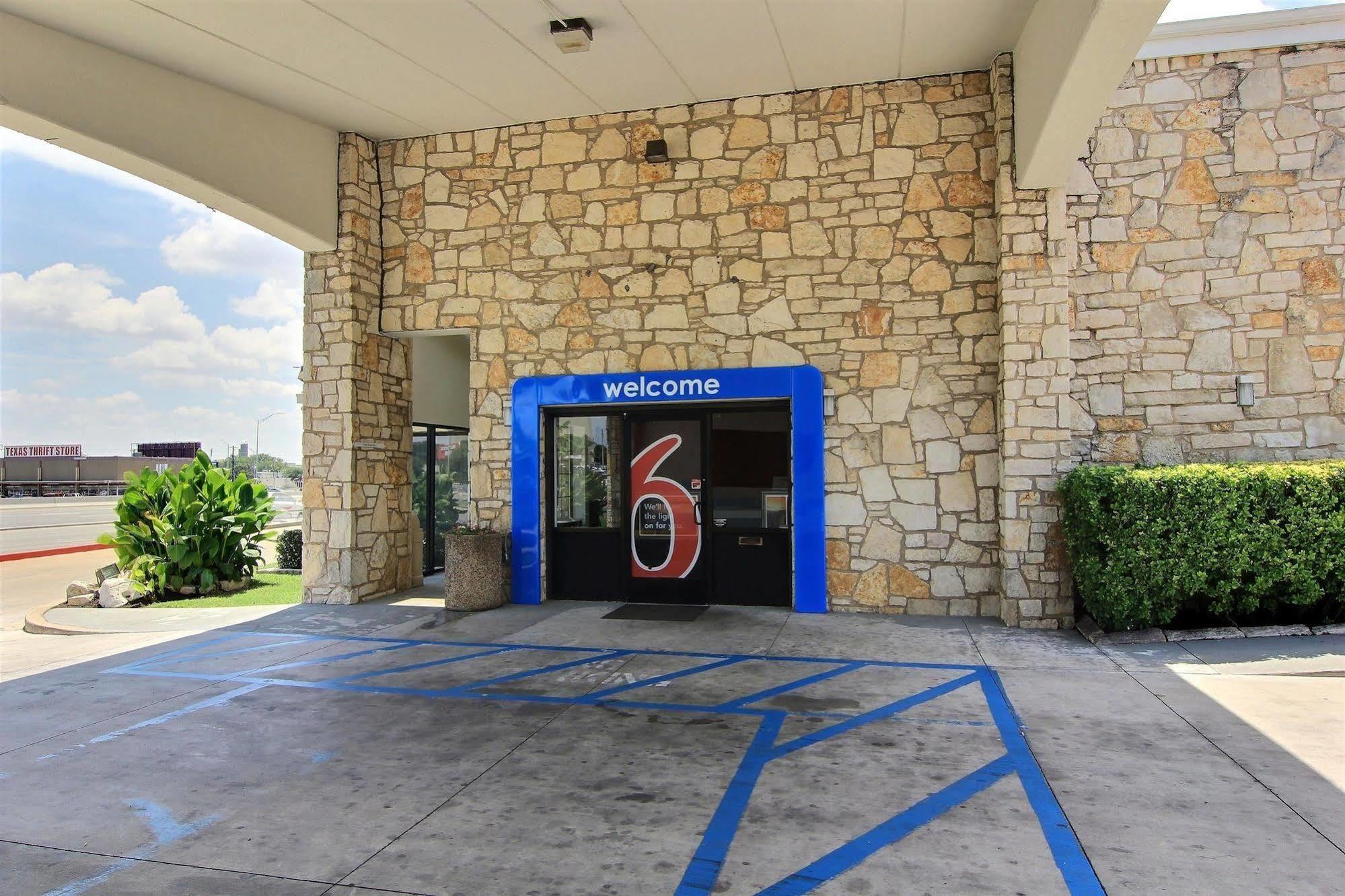 Motel 6 Austin, Tx - Central Downtown Ut 외부 사진